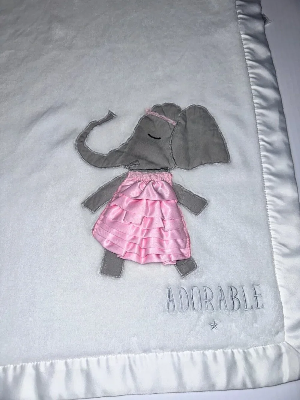 Baby Girl Carter's Carters White Adorable Elephant Baby Blanket Satin Trim RARE